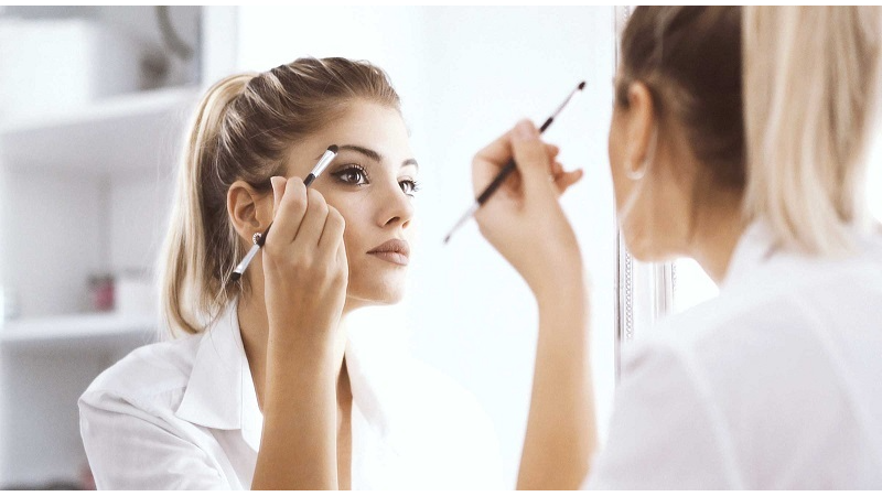 آرایش «سان‌کیسد» (Sun-Kissed Makeup) چیست؟