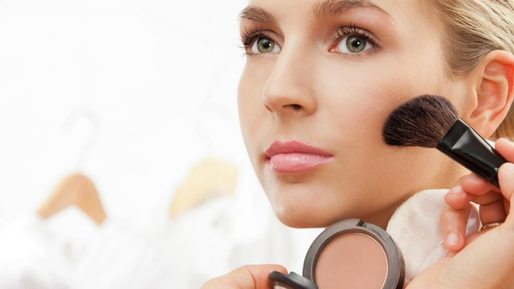 روتین آرایش 5 دقیقه‌ای؛ آرایش مینیمال برای محل کار و دانشگاه