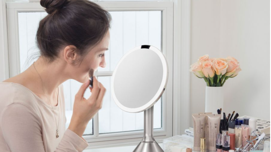 آینه‌های آرایشی LED چیست و آیا ارزش خرید دارند؟