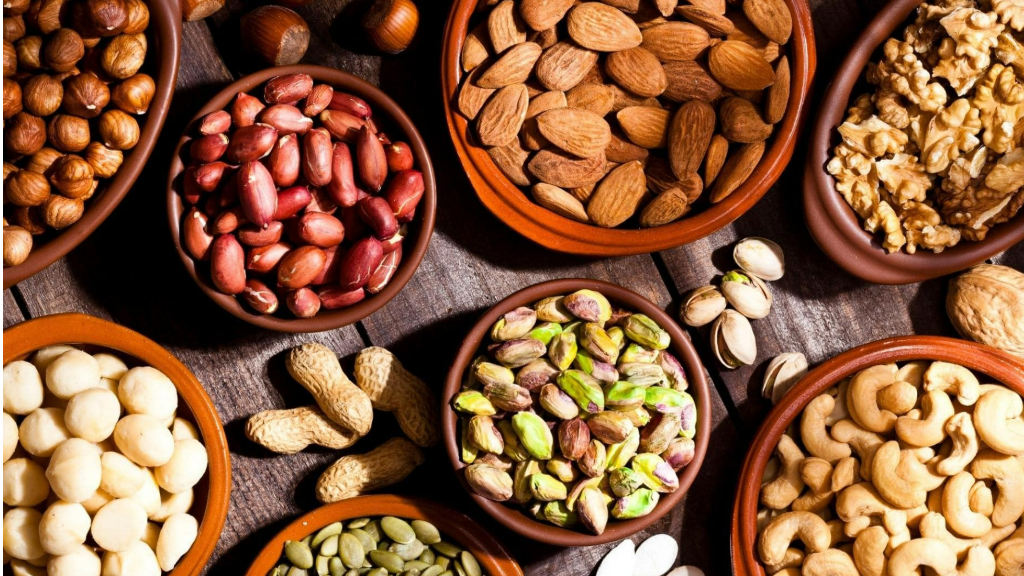 چرا خوردن خشکبار در رژیم غذایی ضروری است؟