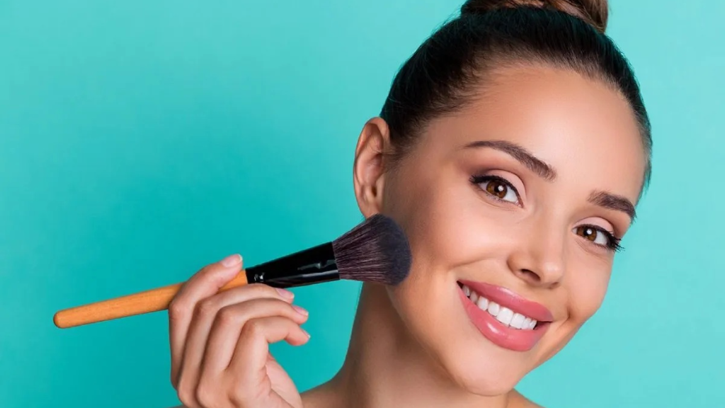 ترند Draping؛ کانتور کردن صورت فقط با رژگونه