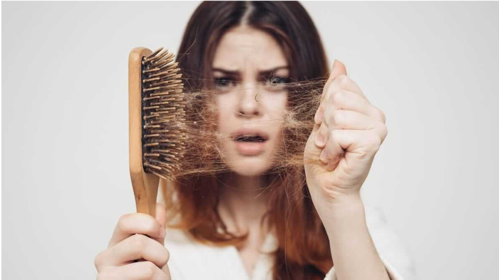 جلوگیری از ریزش مو با محصولات فوراور مراقبت بانو