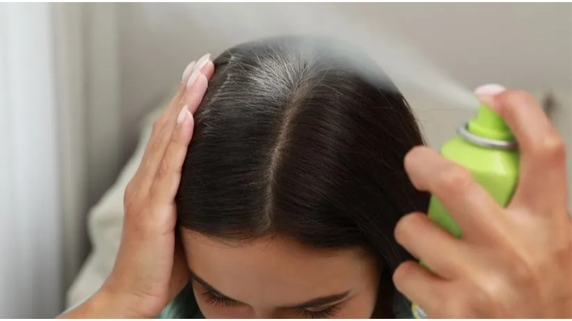 شامپو خشک چیست؟ مزایا، عوارض و روش صحیح استفاده