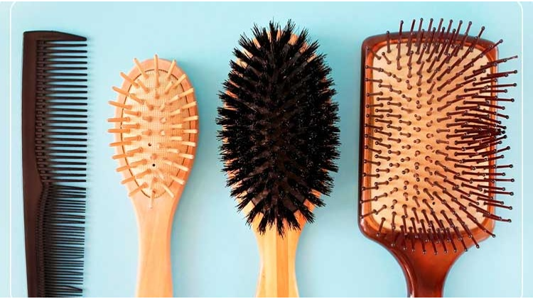 شانه چوبی یا پلاستیکی؛ کدام برای سلامت مو بهتر است؟