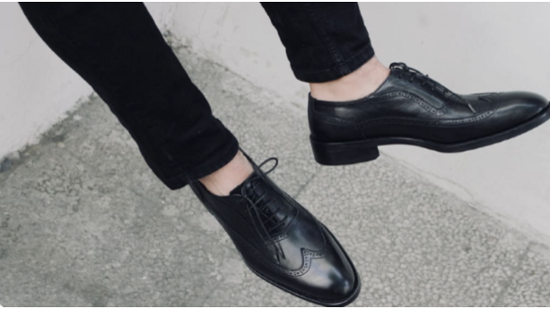 علت صدا دادن کفش چرم و راهکار از بین بردن آن