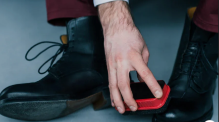 مراقبت از بوت و نیم بوت چرم