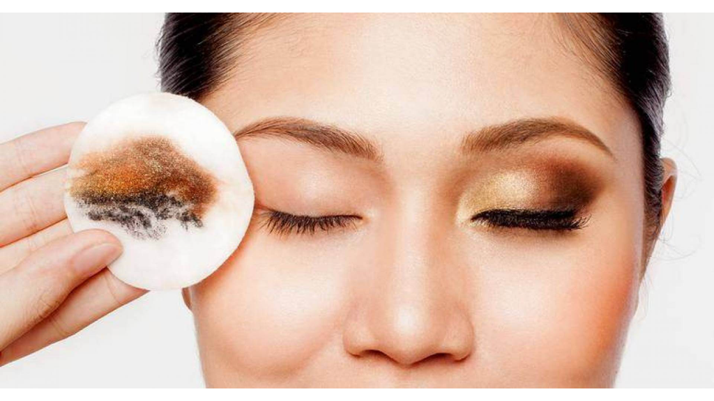 بهترین روش پاک کردن ریمل ضدآب بدون آسیب به مژه