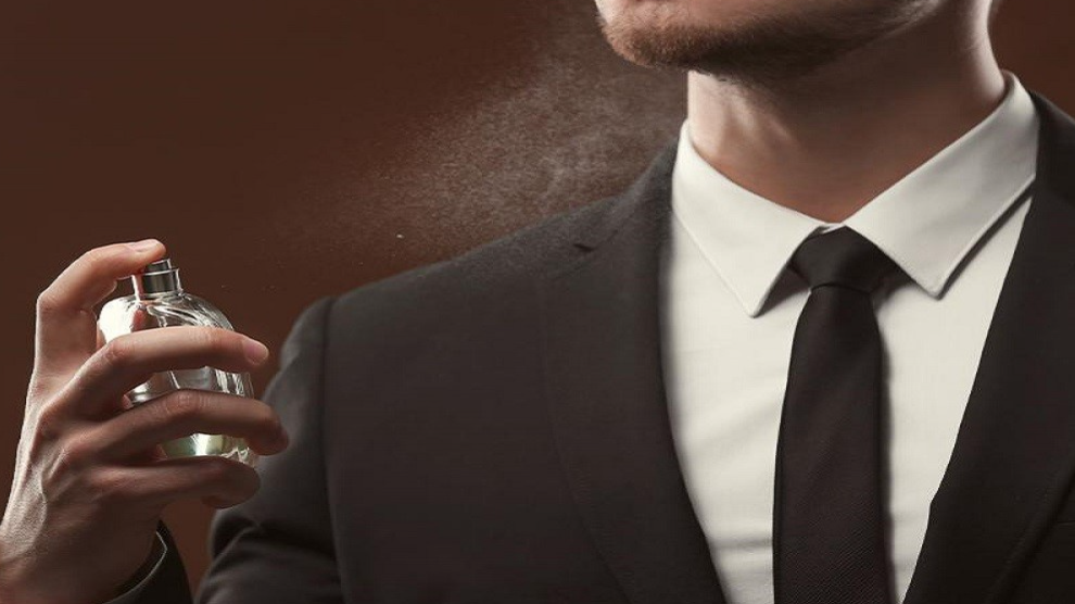 شیوه درست عطر زدن!!