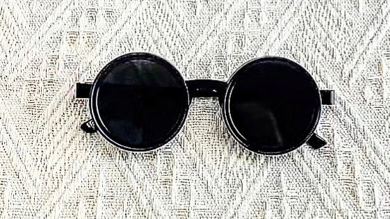 🕶️ چرا باید این عینک آفتابی خاص را انتخاب کنیم؟