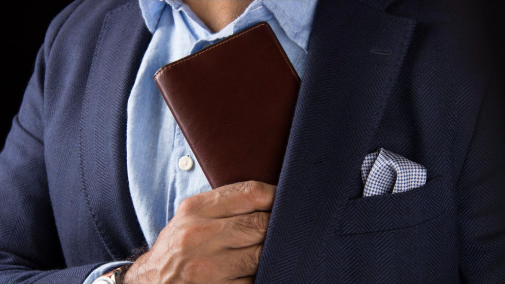 چرا انتخاب چرم مناسب مهم‌تر از انتخاب مدل کیف است؟