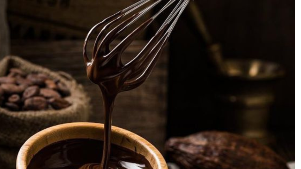 طرز تهیه آب کردن شکلات تخته ای