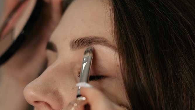 راهنمای انتخاب محصولات آرایشی مناسب برای پوستهای حساس