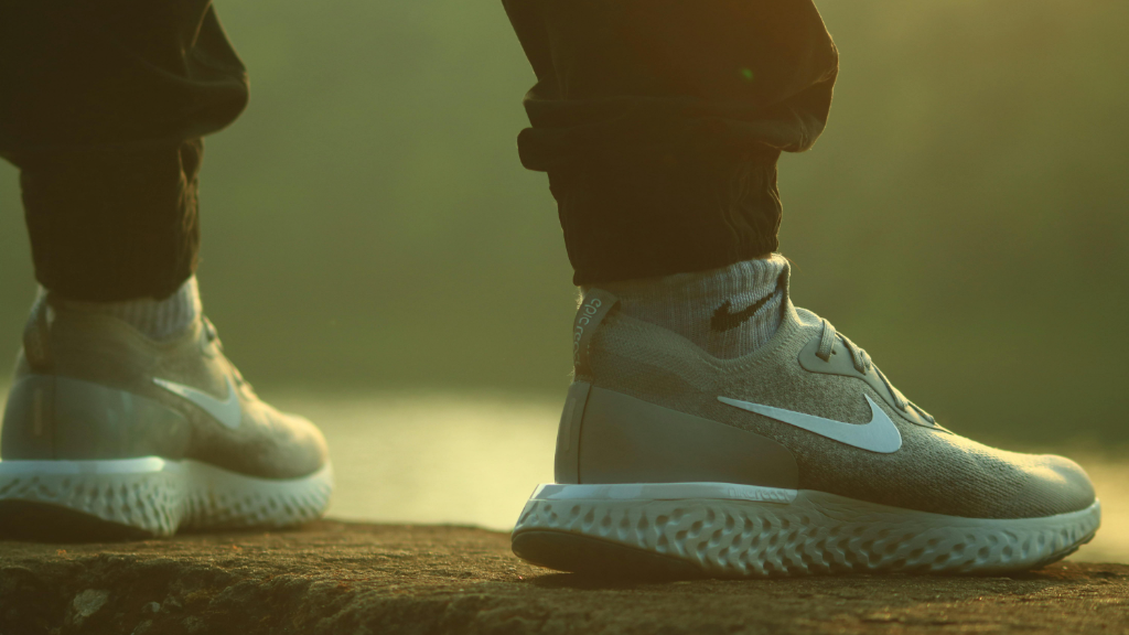 چطور کفش مناسب برای دویدن، فوتبال یا تمرین انتخاب کنیم؟