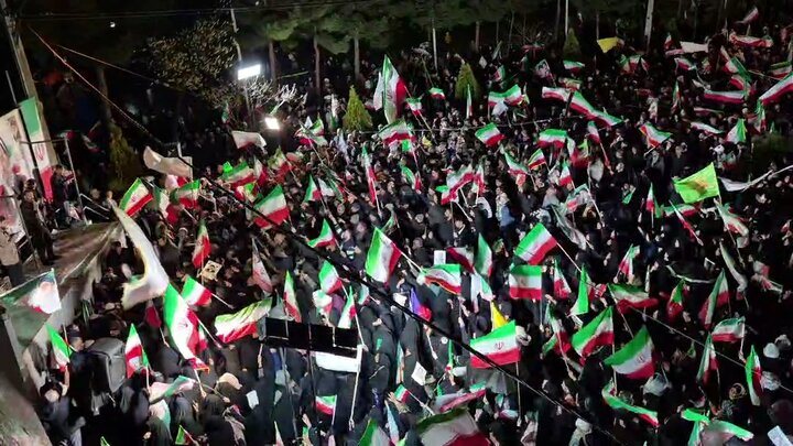 خدا کند که بمیرم وطن‌فروش نباشم!