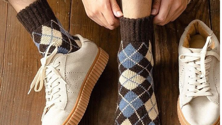 چرا نباید بدون جوراب کفش و کتانی بپوشیم؟
