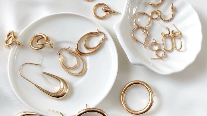 تأثیر اکسسوری‌های مینیمال در استایل مدرن زنانه