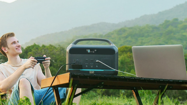 وقتی موقع قطعی برق پاو استیشن به دادت میرسه !