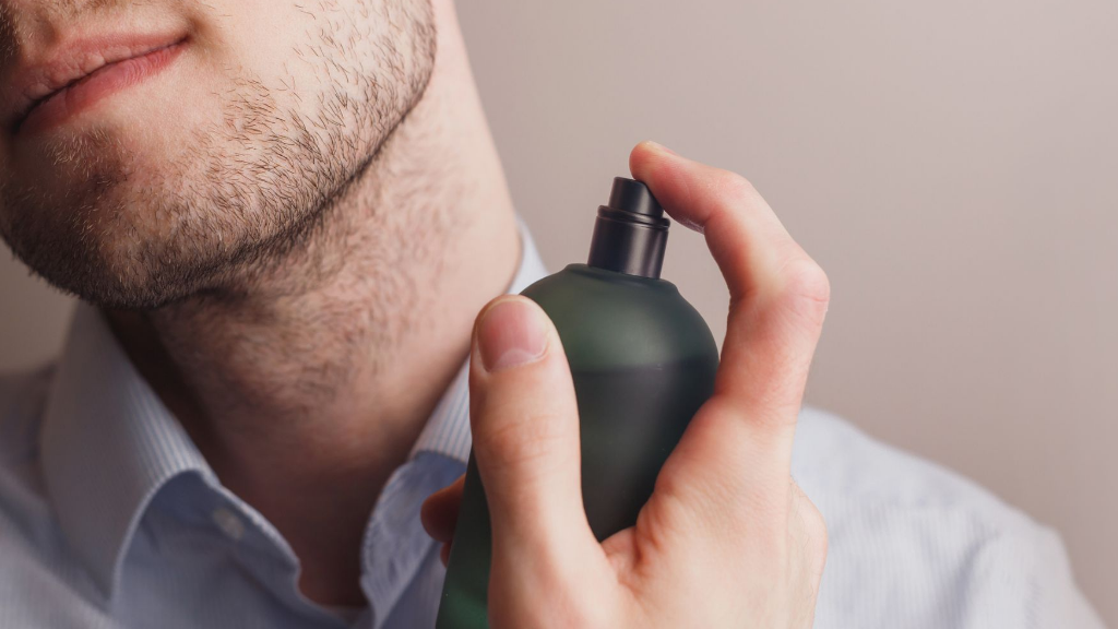 تفاوت پخش بو و ماندگاری عطر