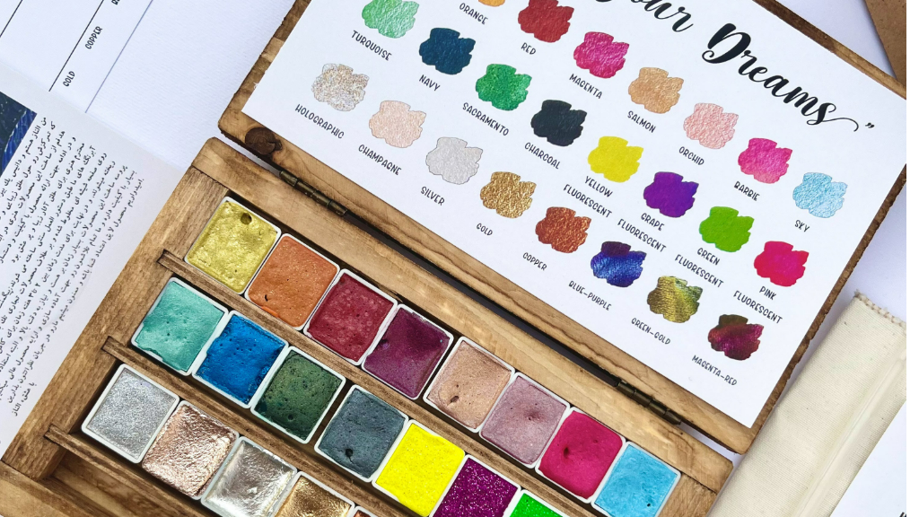 آبرنگ متالیک چیست؟ تفاوت آبرنگ متالیک و معمولی + کاربردها