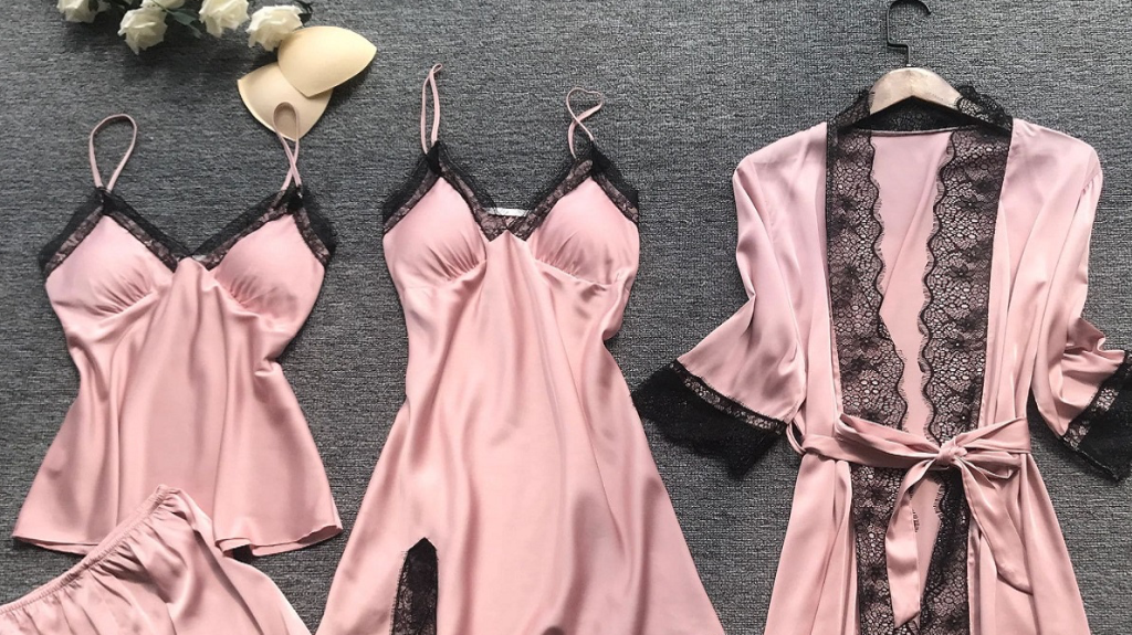 لباس خواب چیست؟