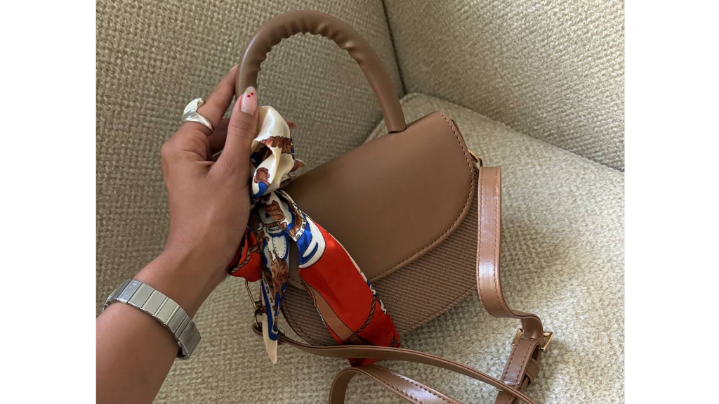 مراقبت و نگهداری از کیف زنانه؛ راز ماندگاری استایل لوکس شما ✨