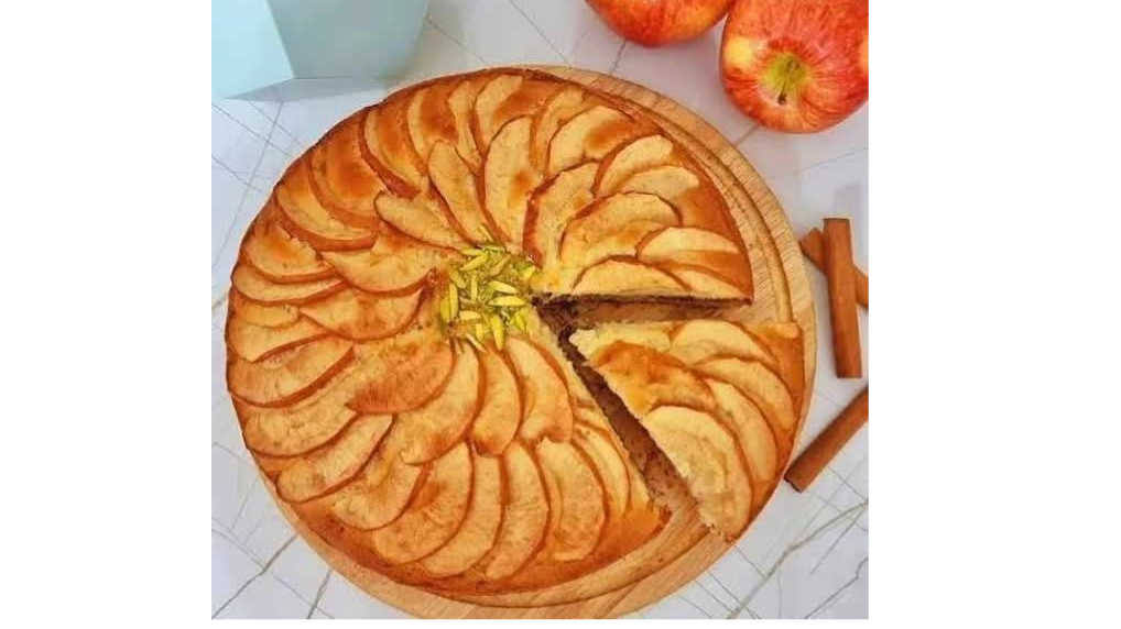 پای سیب با عسل و دارچین