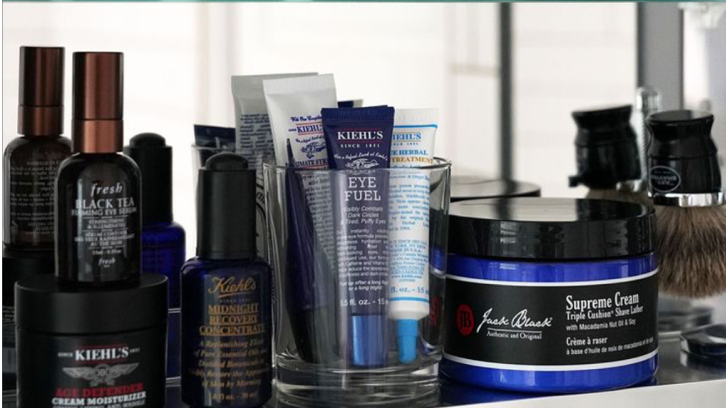 سرم نیاسینامید برای مردان: خداحافظی با منافذ باز و پوست براق