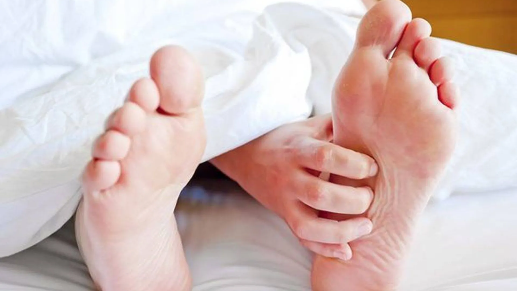 نقش جوراب در بهداشت پا: چرا انتخاب جوراب مناسب اهمیت دارد؟