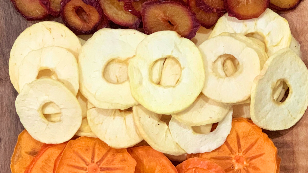 راهنمای استفاده از میوه‌ خشک در وعده‌های غذایی: ایده‌های خلاقانه