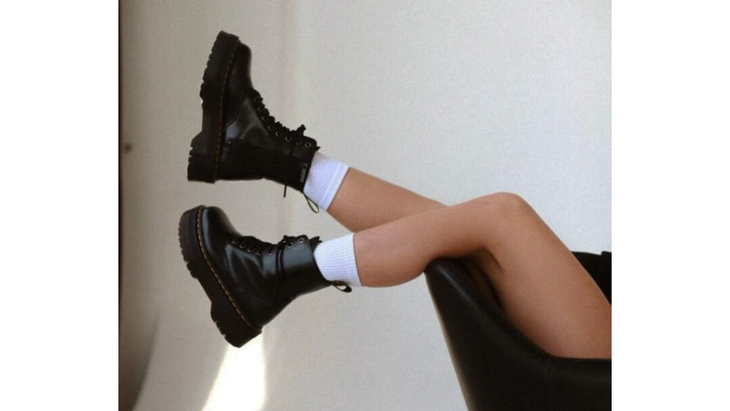 "راهنمای کامل انتخاب کفش مناسب برای استایل و راحتی روزانه"