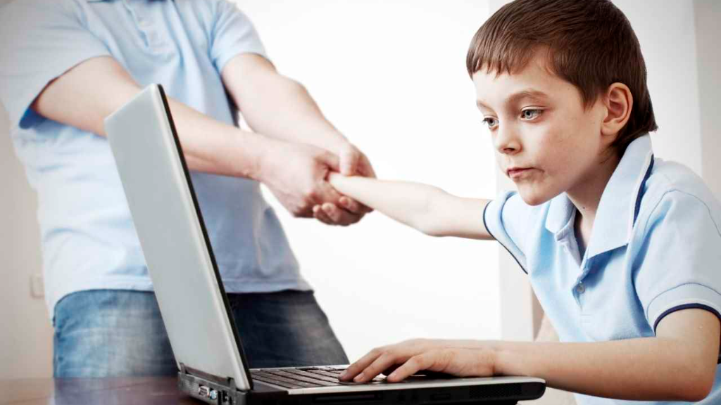 دانش آموزان ‌و فضای مجازی