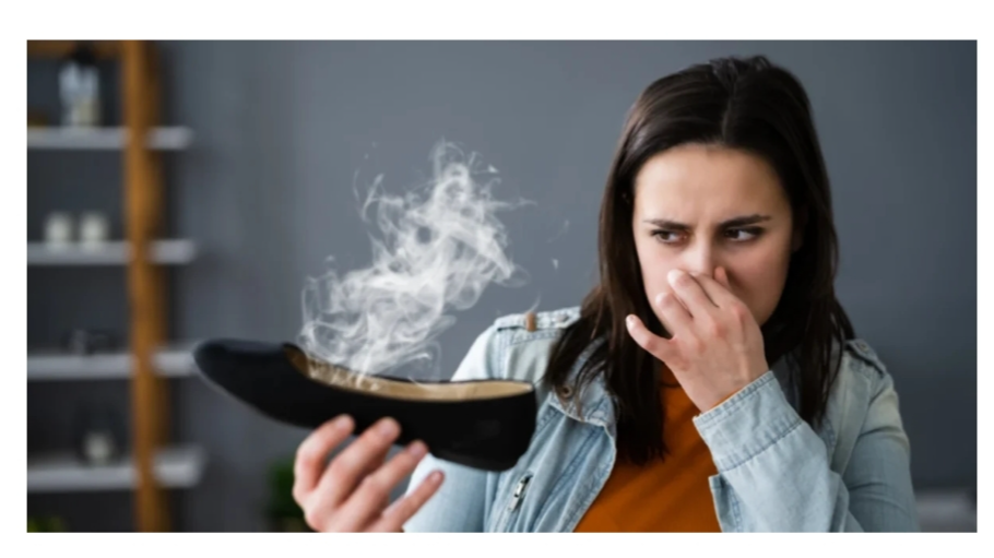 بوی بد کفش؛ چرا کفشم همیشه بو می‌گیره؟