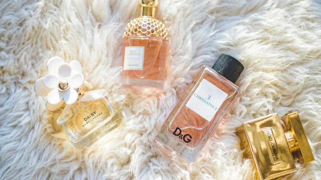 راهنمای کامل خرید عطر: چگونه عطر مناسب خود را پیدا کنیم؟