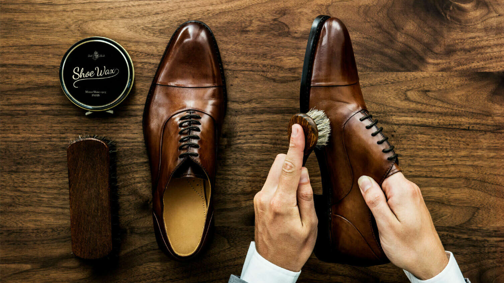 روش های براق کردن کفش چرم