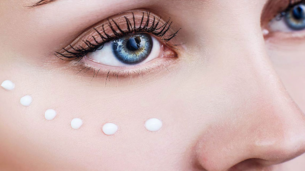 بهترین سن شروع کرم دور چشم (هیچ وقت پیر نمیشوید)