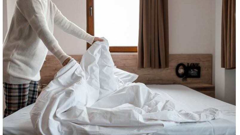 هر چند وقت یک‌بار باید ملافه و روتختی را تعویض و شست‌وشو دهیم؟
