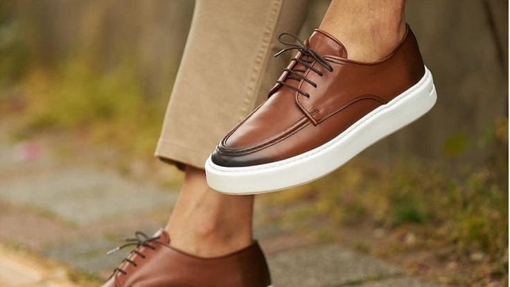 ​راهنمای ست کردن کفش چرم عسلی و قهوه‌ای؛ راز خوش‌تیپ‌ترین مردان