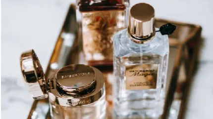 چگونه عطر اصل را از تقلبی تشخیص دهیم؟ راهنمای خرید