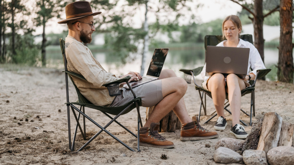 چگونه در سفر و کمپینگ، مدرن و راحت باشیم؟