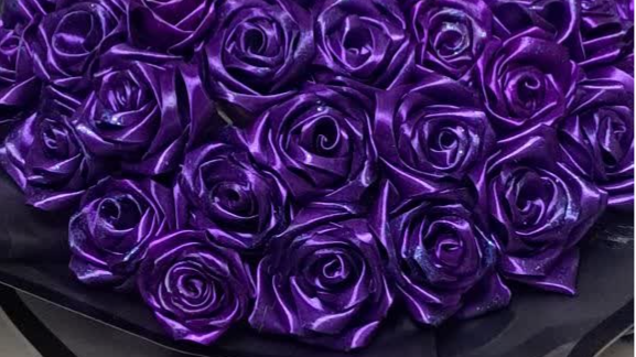 دسته گل رز روبانی 50 شاخه متنوع شایندار و بدون شاین،  رنگ بندی