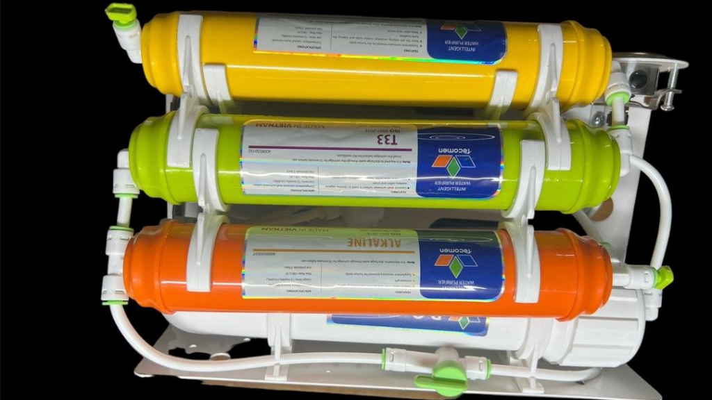 چرا آب تصفیه شده تلخ است؟ (5 دلیل اصلی و راه حل)