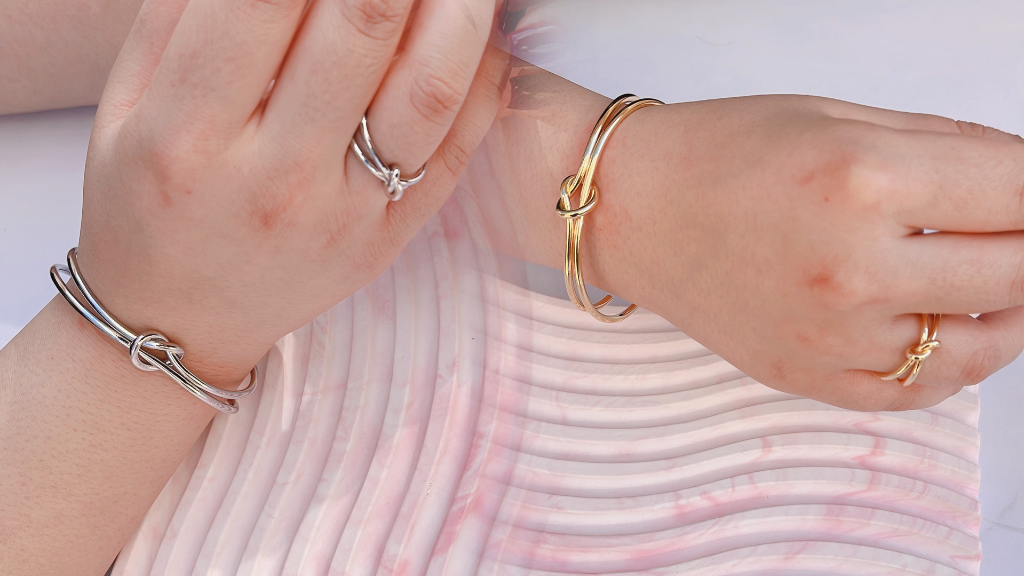 چرا زیورآلات استیل گزینه‌ای بادوام و شیک هستند؟