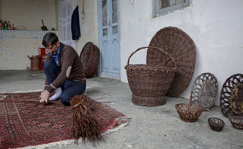 ارغوان بافی صنایع دستی معروف ایران