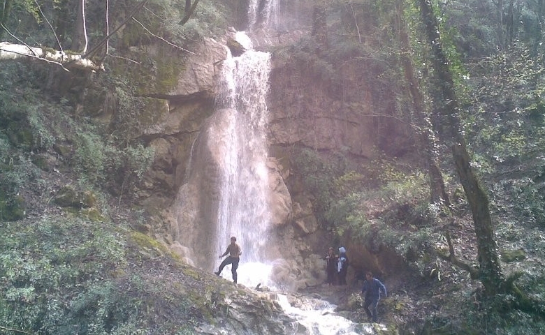 آبشار چلم زرین گل