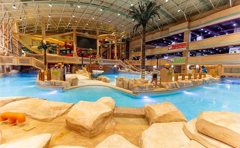 سرزمین موج های آبی مشهد؛ مجموعهای از تفریحات مهیج و جذاب