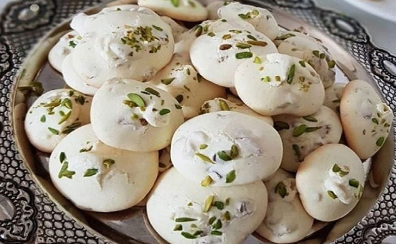 شیرینی پیچ انگشتی یا پفک گردویی تبریز