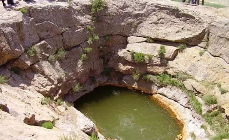 خواص-درمانی-آب-چشمه-گراب.jpg