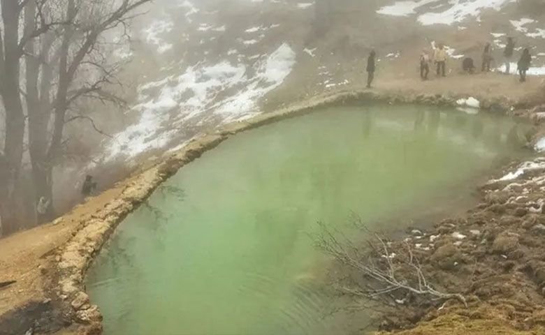 چشمه-آبگرم-لاریجان.jpg