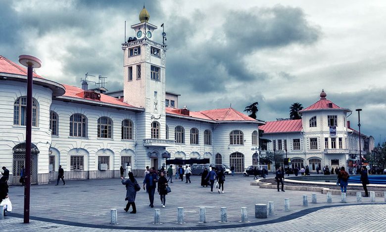 میدان شهرداری رشت ، مظهر اولین‌های ایران