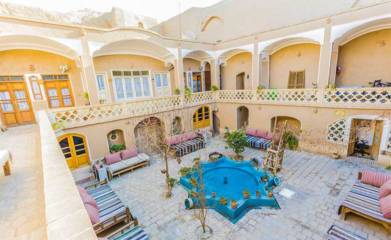 بوم گردی خانه نقلی کاشان